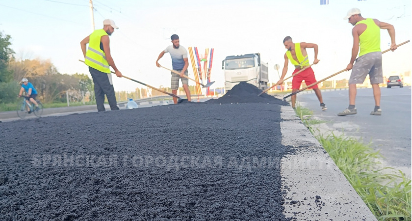 Проспект Московский в Брянске постепенно закатывают в новый асфальт