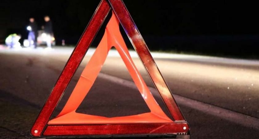 На брянской трассе под Дубровкой «пьяную» иномарку унесло в кювет, пострадали два пассажира
