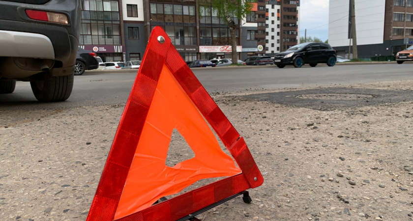 В Брянской области в результате переворота машины пострадали двое человек