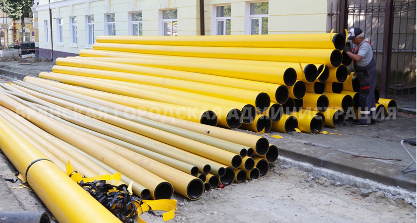 На улице Горького в Брянске под ремонт дороги перекладывают газопровод