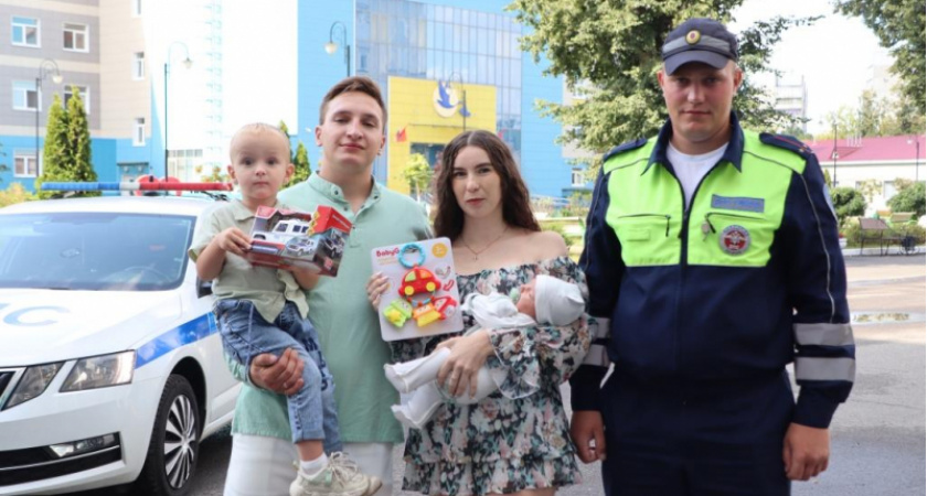 Брянский полицейский помог рожающей женщине быстро добраться до медцентра