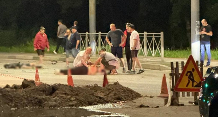 В Брянске на Литейной подростки на мопеде въехали в иномарку, один - насмерть, второй - в реанимации