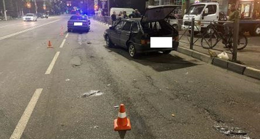 В Брянске столкнулись две легковушки, пожилая пассажирка госпитализирована