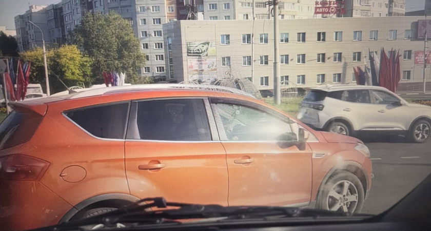 В Брянске оштрафовали водителей, проигнорировавших спецсигналы скорой помощи