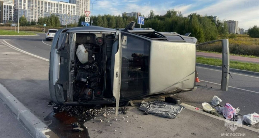 В Брянске специалисты МЧС устранили последствия дорожного происшествия
