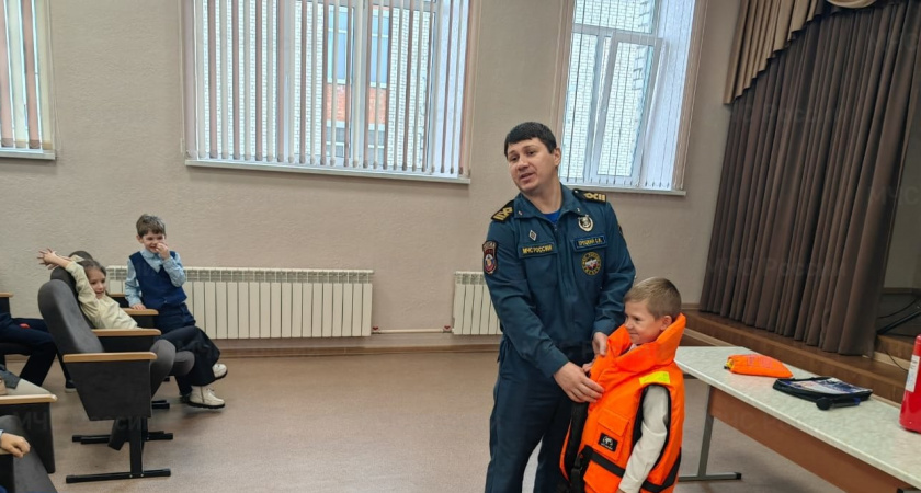 В Брянской области детям рассказали о безопасном поведении при пожаре и на воде