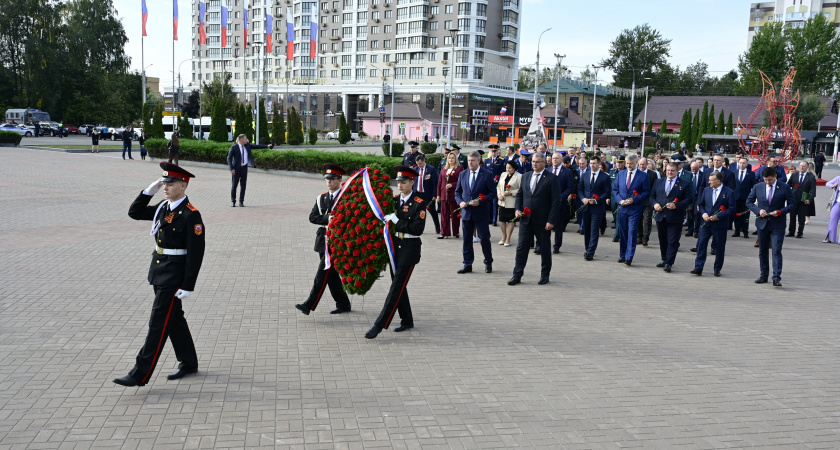 Брянщина отметила 82-ю годовщину освобождения торжественными мероприятиями и акцией "Сила земли"