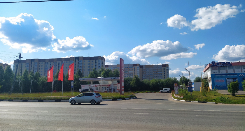 Внезапные ограничения на продажу бензина вызвали ажиотажный спрос на автозаправках Брянска