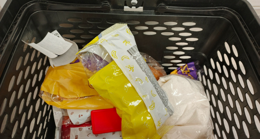Взял полную корзину продуктов в Магните, оплатив покупку бонусной картой. Своих денег заплатил 90 копеек