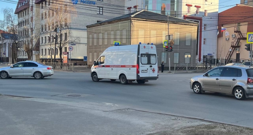 В Брянске автомобилистка попала в больницу после столкновения на перекрестке
