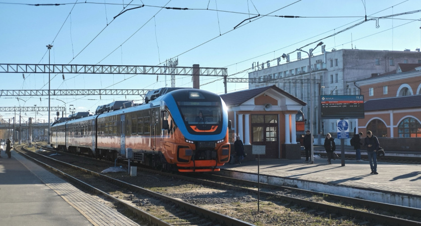 Расписание пригородных поездов в Брянской области изменится 15 октября в связи с ремонтом пути