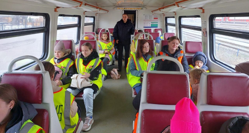 Железнодорожники провели акцию «Рейс безопасности» для школьников Брянска