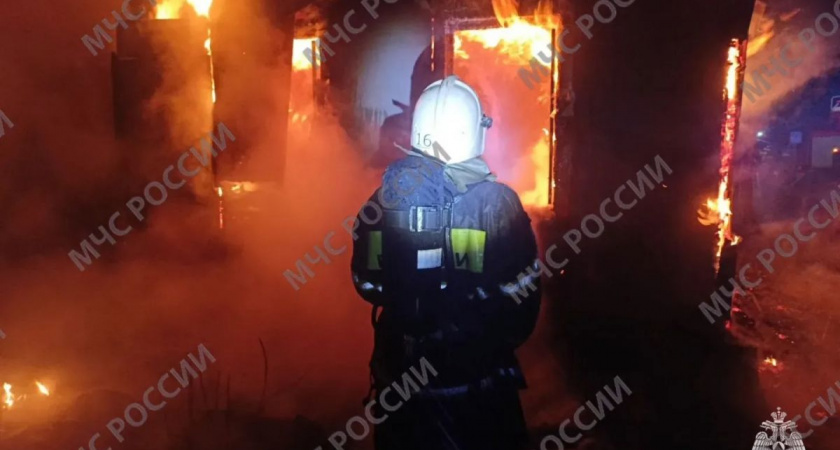 В Брянской области при пожаре в частном доме погибли двое человек