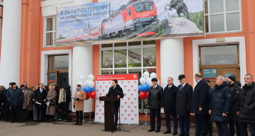 Двухэтажный поезд начал курсировать между Брянском и Санкт-Петербургом