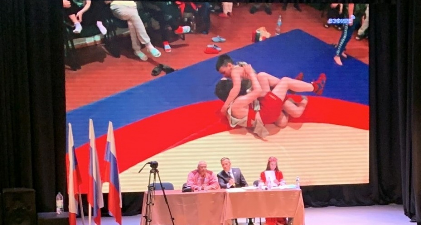 В Брянске 420 юных спортсменов сразились за первенство по самбо