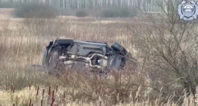 На брянской трассе погиб пассажир, вылетевший из машины из-за непристёгнутого ремня