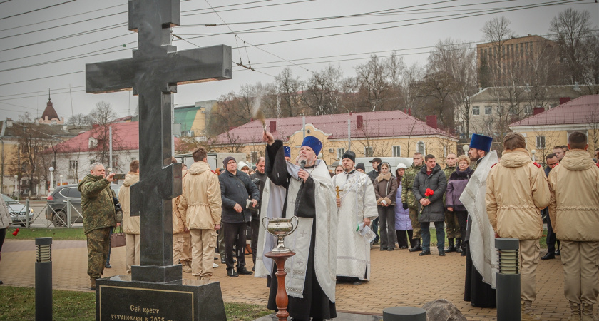 Новый символ вечной памяти воинам установлен в историческом сердце Брянска