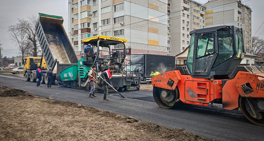В Бежицком районе Брянска продолжается масштабный ремонт одной из ключевых магистралей