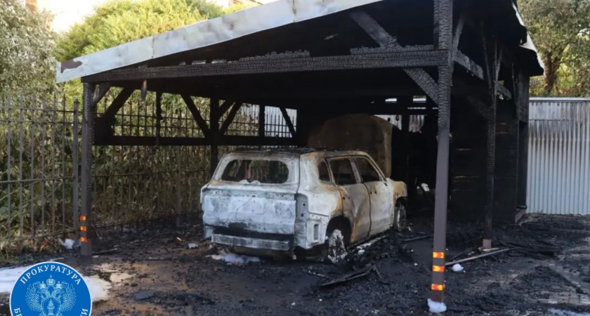 В Брянске перед судом предстанет мужчина, обвиняемый в поджоге дома и машины из-за спора за ремонт