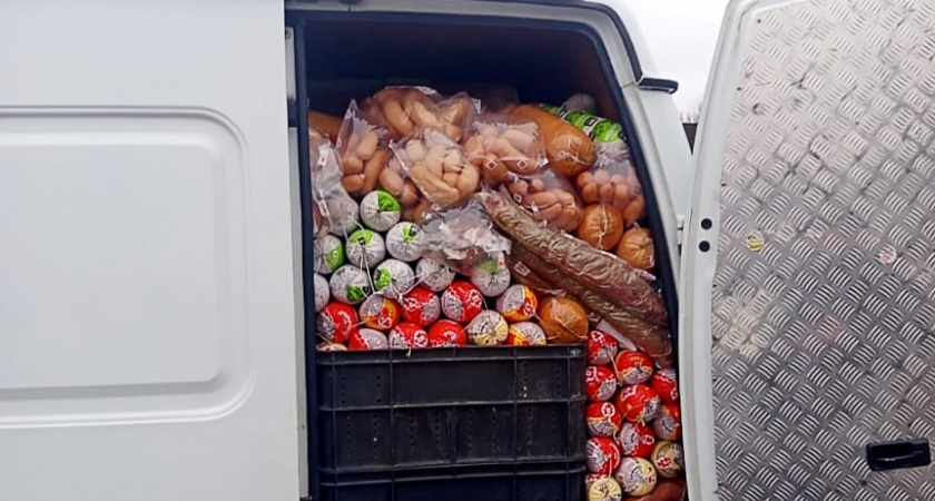 На границе Брянской области пресекли ввоз более 5 тонн белорусских сосисок и молочки без документов