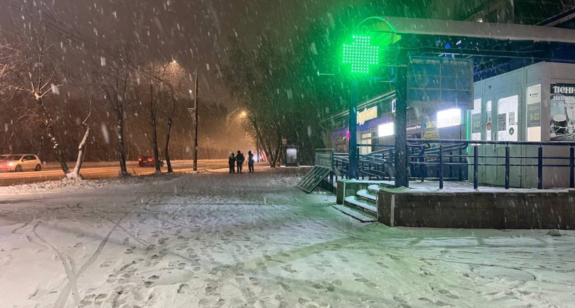 Брянскую область в ночь на среду ожидают сильные снегопады и сложные дорожные условия