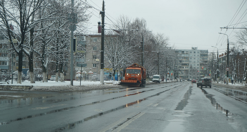 В Брянской области коммунальные службы перешли на круглосуточную уборку снега