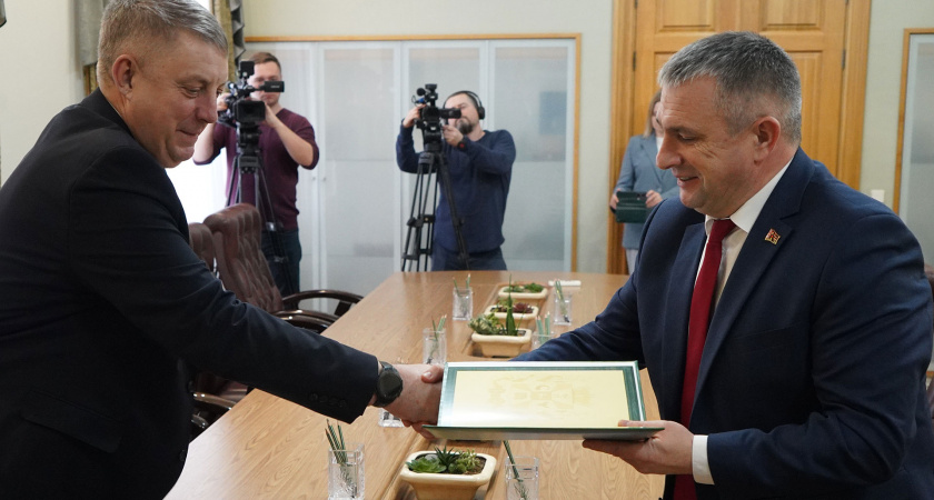 Губернатор Брянской области и председатель Гомельского облисполкома обсудили новые совместные проекты