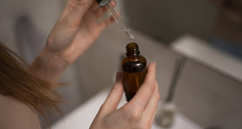 Добавляю 2 капли в шампунь и забыла про выпадение и редкие волосы: мой проверенный рабочий лайфхак