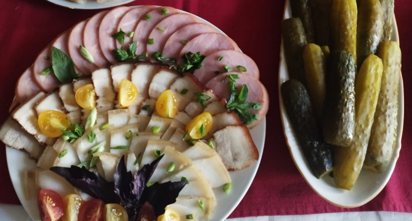 Много лет работаю в химлаборатории: рассказываю из чего делают сырокопченые колбасы - вот что кладут в премиум-деликатес