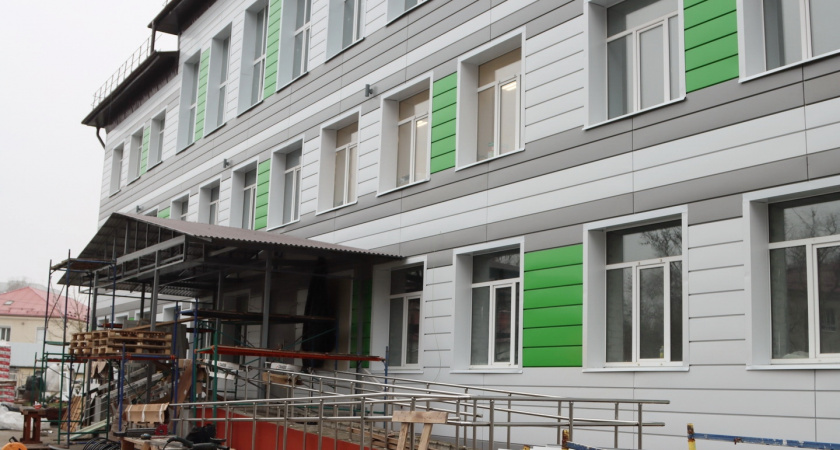 В брянской школе №42 завершили капитальный ремонт второго и третьего этажей