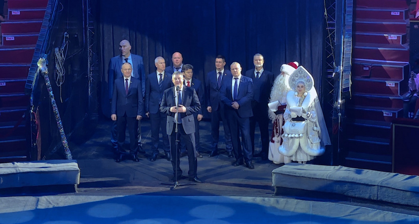 Более двух тысяч детей стали гостями традиционной Губернаторской ёлки в Брянске