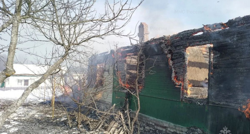 В Брянской области пожарные спасли частный сектор от крупного возгорания