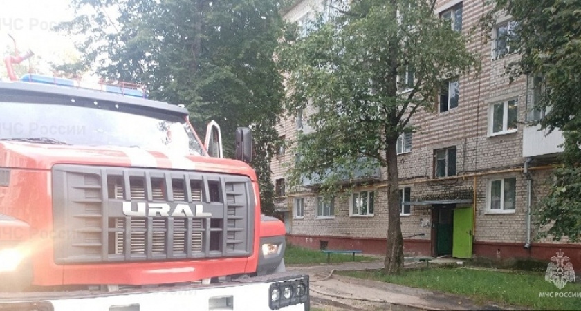 Пожар в Дятьковском районе: выгорела квартира, из подъезда эвакуировано 15 человек