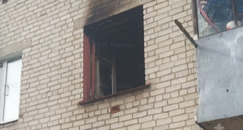 Пожар в Брянске: выгорела квартира в пятиэтажке на Брянске-Втором