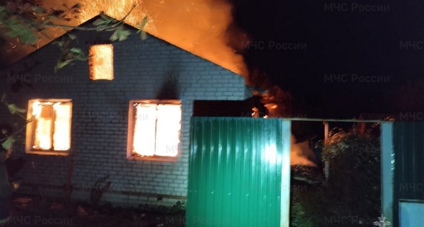 Пожар в Погарском районе: сгорел жилой дом, жертв нет