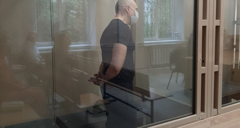 Офицер таможни отправлен брянским судом в колонию строгого режима на 7,5 лет. За взяточничество и патроны
