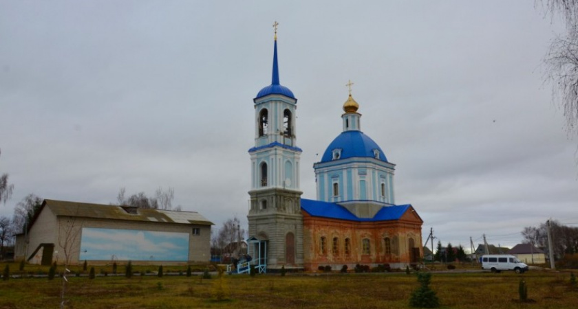 Ремонтируемый храм в Кабаличах под Брянском обрёл шиферный пол