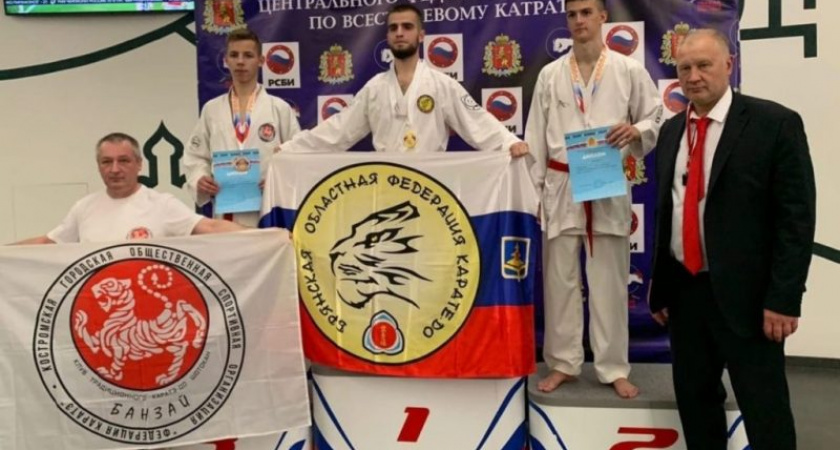 Брянские спорстмены завоевали три десятка медалей на чемпионате ЦФО по каратэ