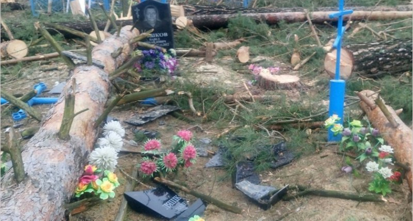 "Всем миром": на кладбище в Брянской области ради новой часовни осквернили несколько могил