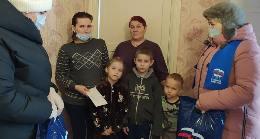 Клинчане помогли многодетной маме, потерявшей жильё в пожаре