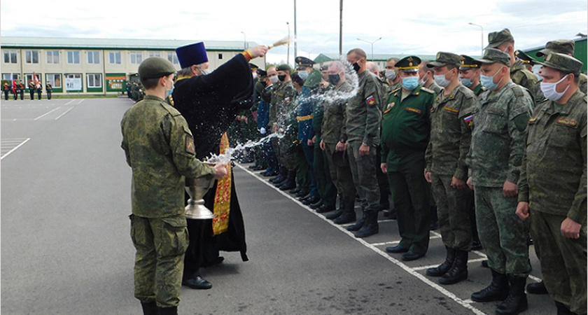 Город Клинцы отметил День Победы настоящим военным парадом