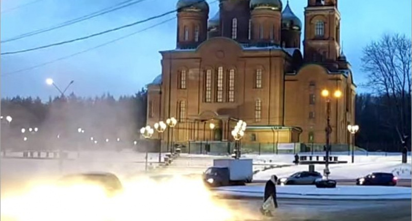 Коммунальная авария в Клинцах: центральную улицу города в двадцатиградусный мороз залило водой
