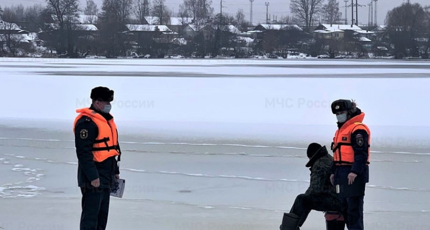 В Брянской области решили продлить месячник безопасности на водоемах. До толстого льда