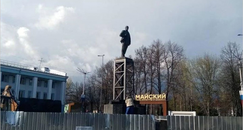 Воскрешение года: памятник Ленину в Брянске вернулся на постамент в Лазареву субботу