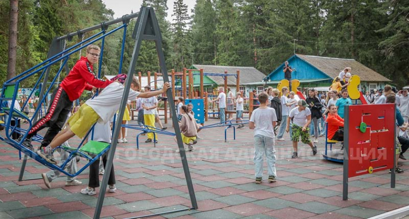 В детском лагере «Лесной» под Брянском открылись сквер дружбы и игровая площадка