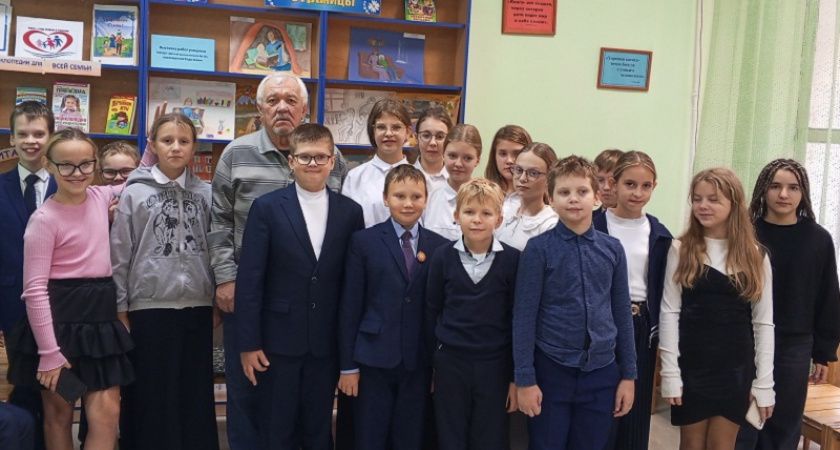 Брянская библиотека организовала встречу гимназистов с поэтом