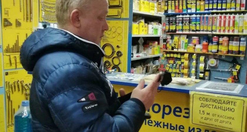 На выходных в Брянске отловили четырёх продавцов-«безмасочников»