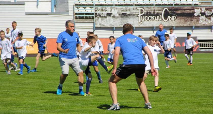 Брянский футбольный матч «100 детей против 15 взрослых» признан одним из лучших матч-дэев прошлого сезона