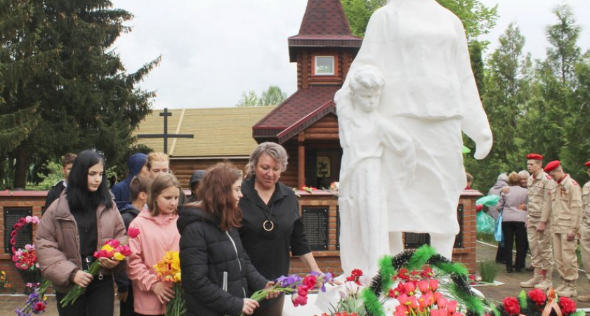 В жуковской Матрёновке почтили память жертв геноцида советского народа — заживо сожжённых мирных жителей