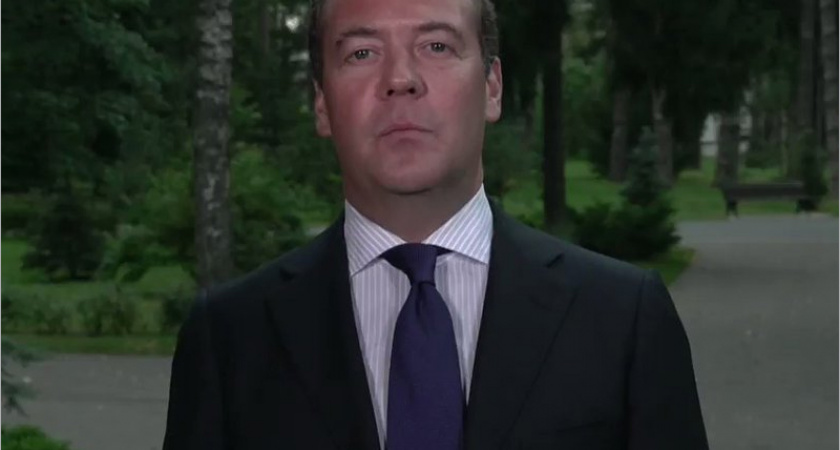 Председатель «Единой России» Дмитрий Медведев поздравил учителей и учеников с Днём знаний